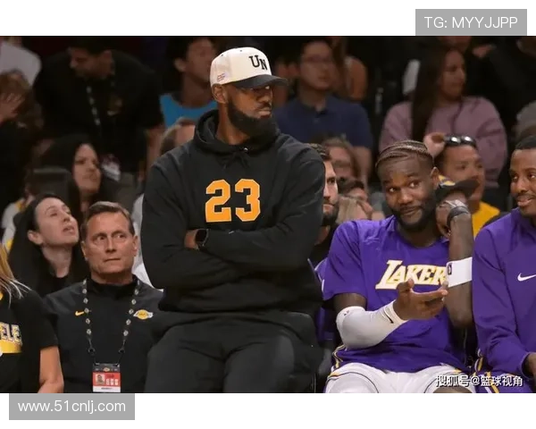 詹姆斯领衔湖人全队训练备战 新赛季目标锁定总冠军荣耀